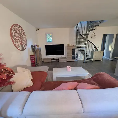 Grande Contemporaine Avec Piscine Proche De La Ciotat *
